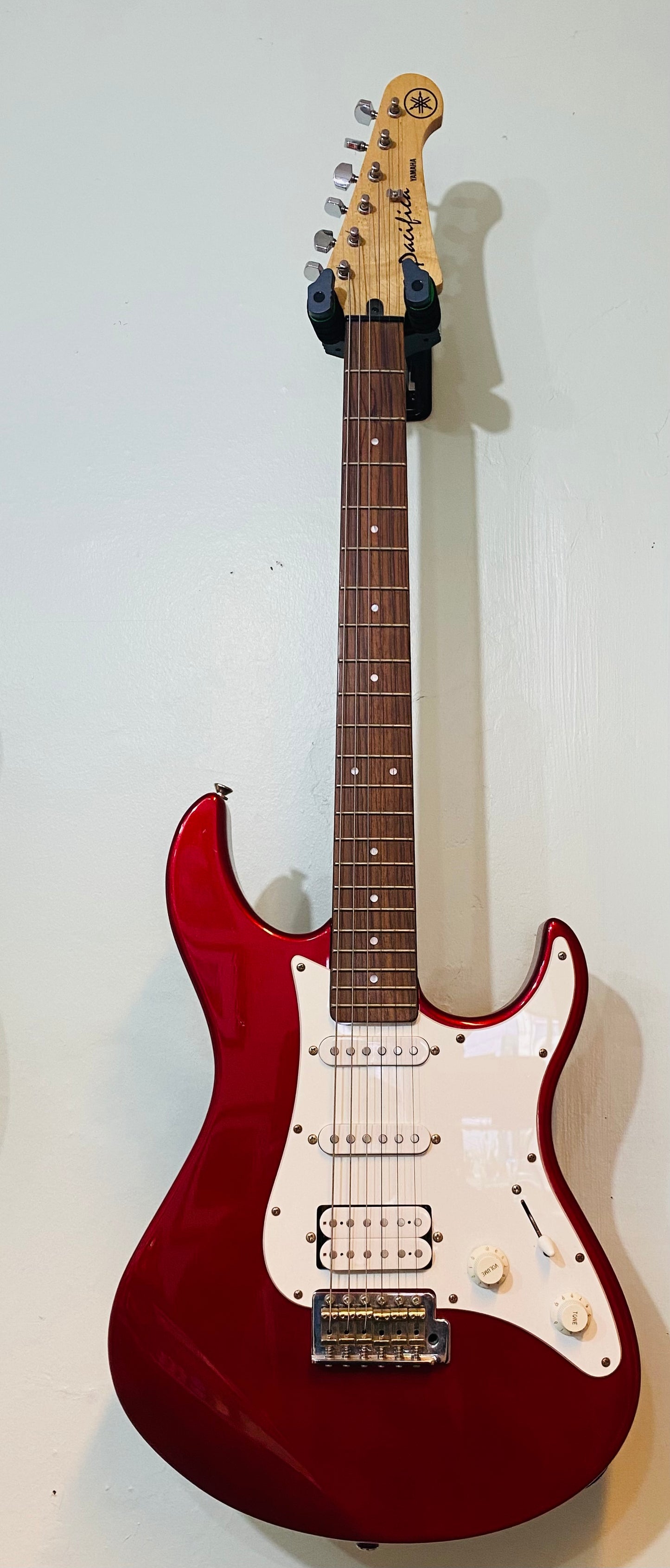 Yamaha Pacifica 012 Electric Guitar